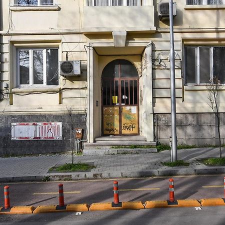 Small Studio On Budget In The Heart Of City فارنا المظهر الخارجي الصورة
