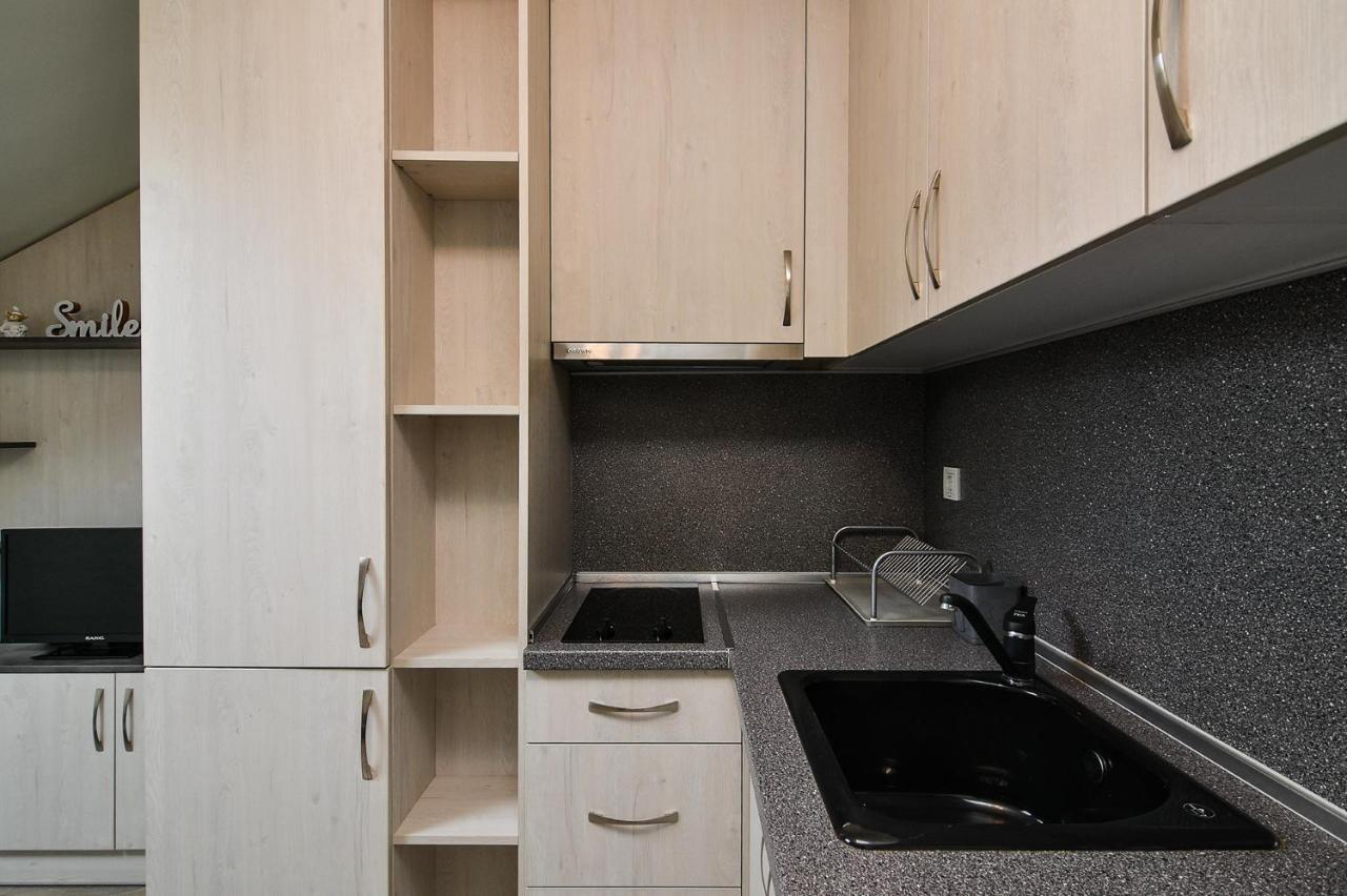 Small Studio On Budget In The Heart Of City فارنا المظهر الخارجي الصورة